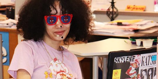 Grade6_Spanish_2_Slider Who said you can't be cool and in school?